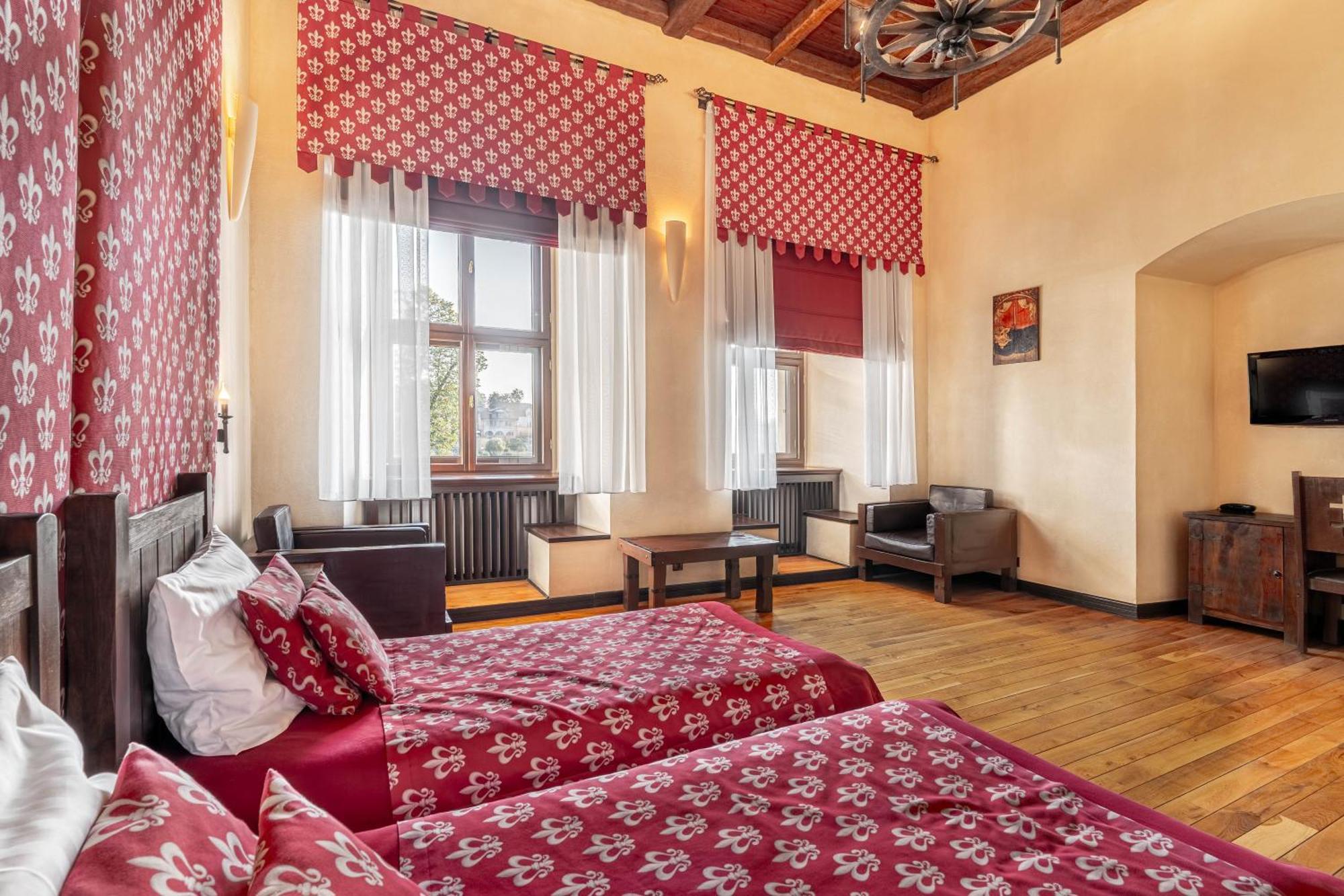 Aparthotel Zamek Uniejów Exterior foto